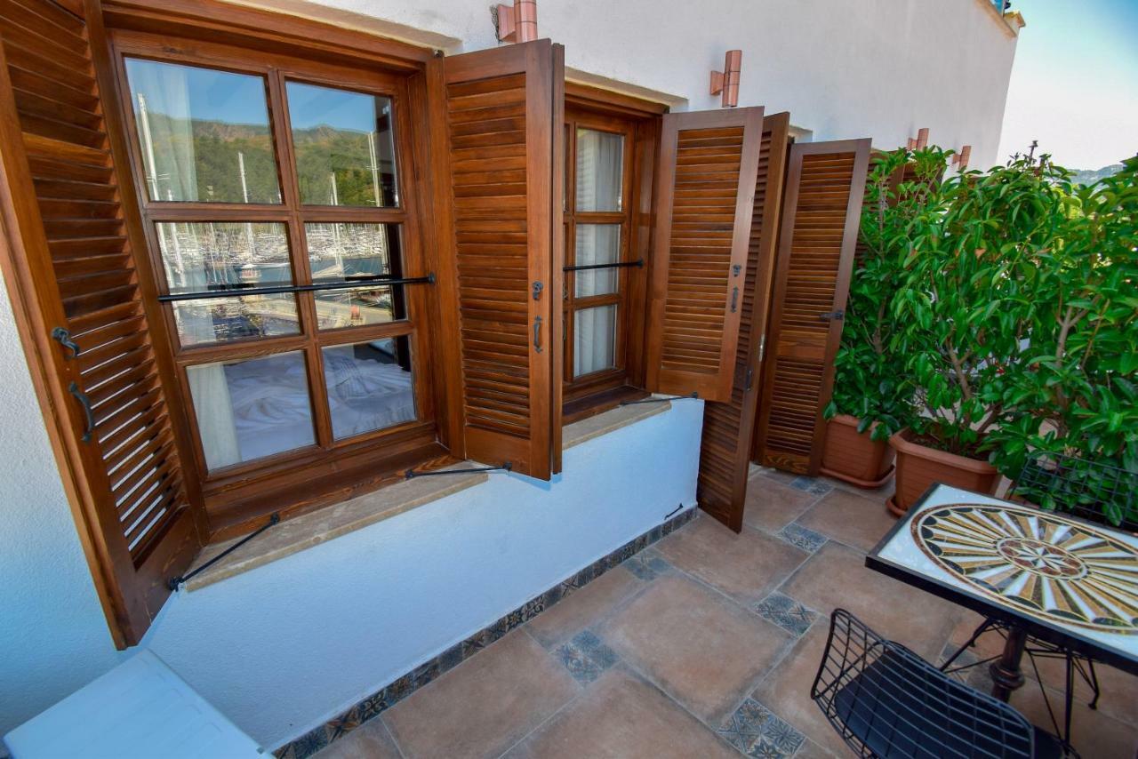 Double Room with Balcony and Sea View