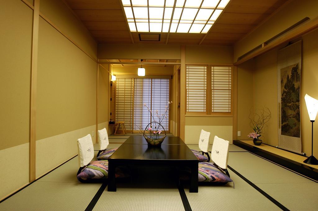 Japanese-Style Room with SHIGARAKI YAKI Open-Air Bath and Lake View