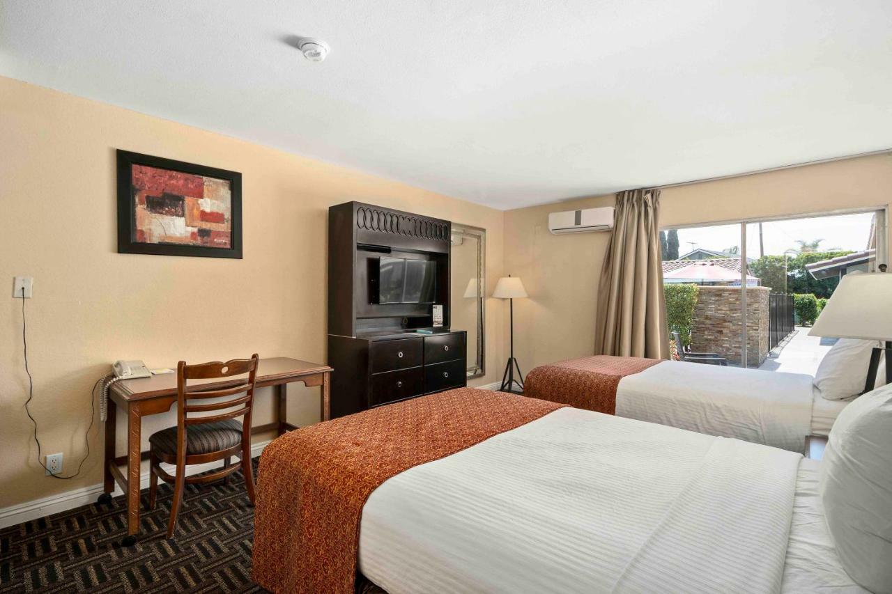 PS - Patio Suites