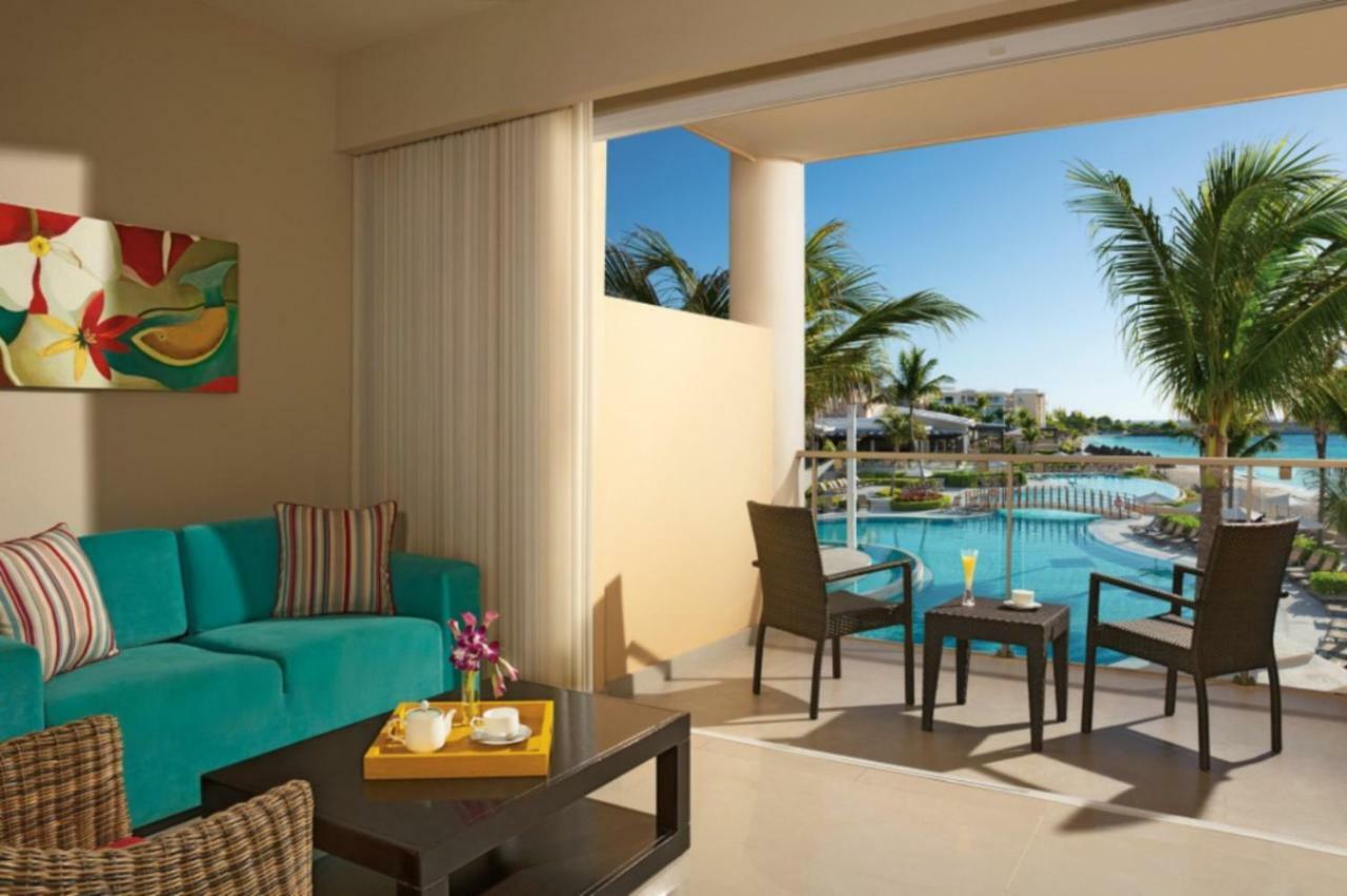 Junior Suite Ocean Front King Bed