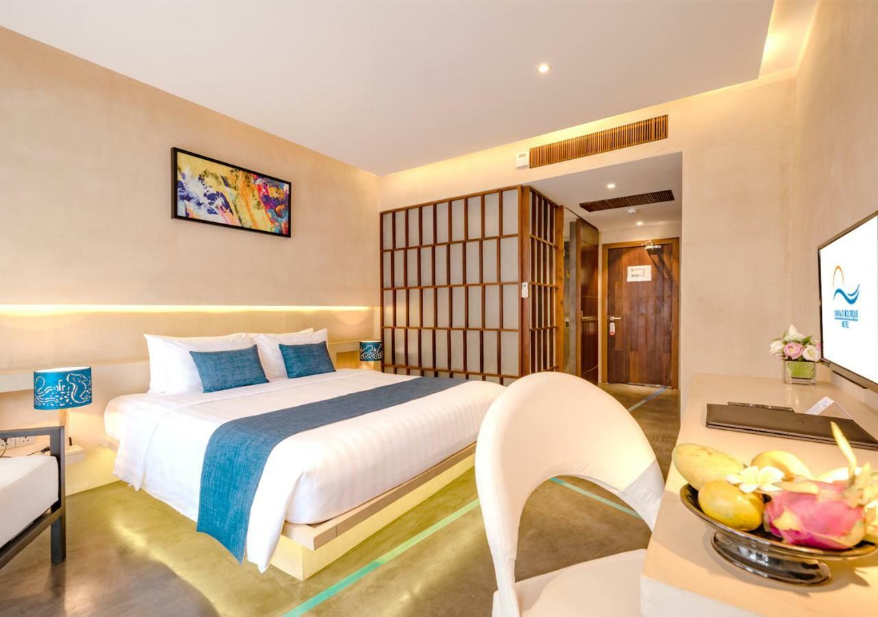 Family Connecting Room Pool View