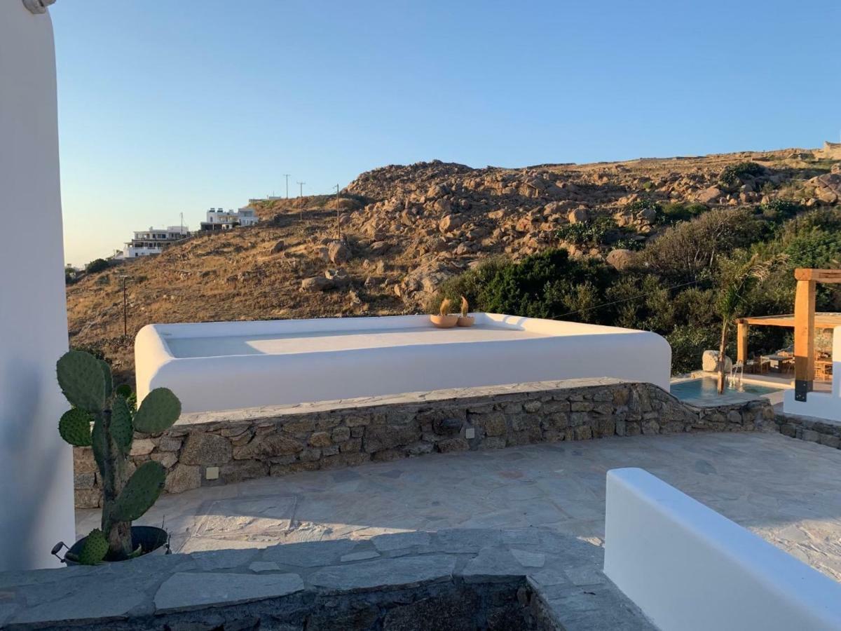 Zen Secluded Room with Sea and Mountain View