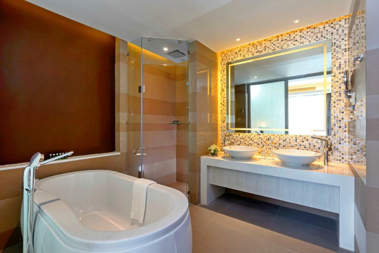 Deluxe King Suite