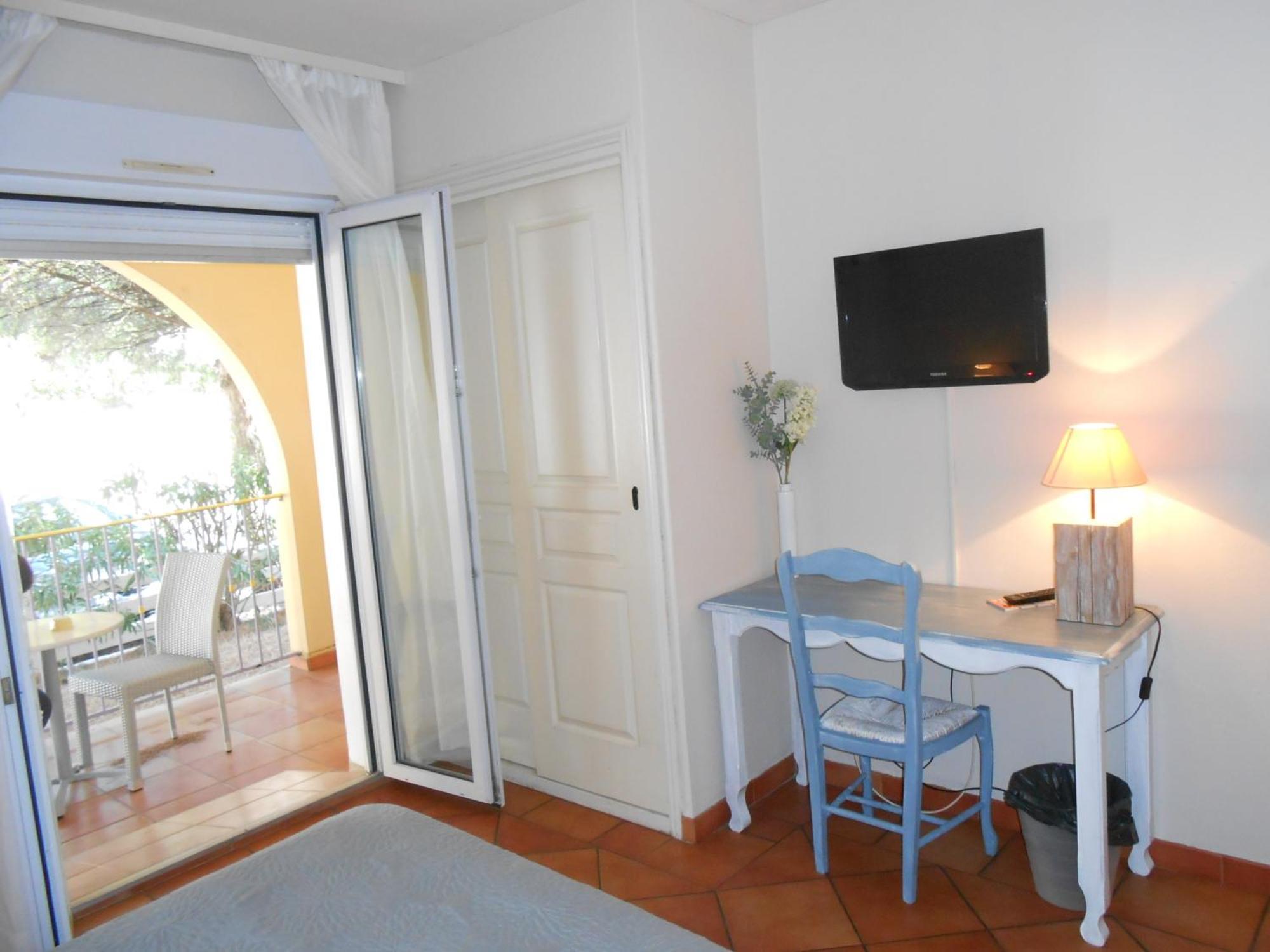Family Room with Terrace (2 Adults + 2 Children)