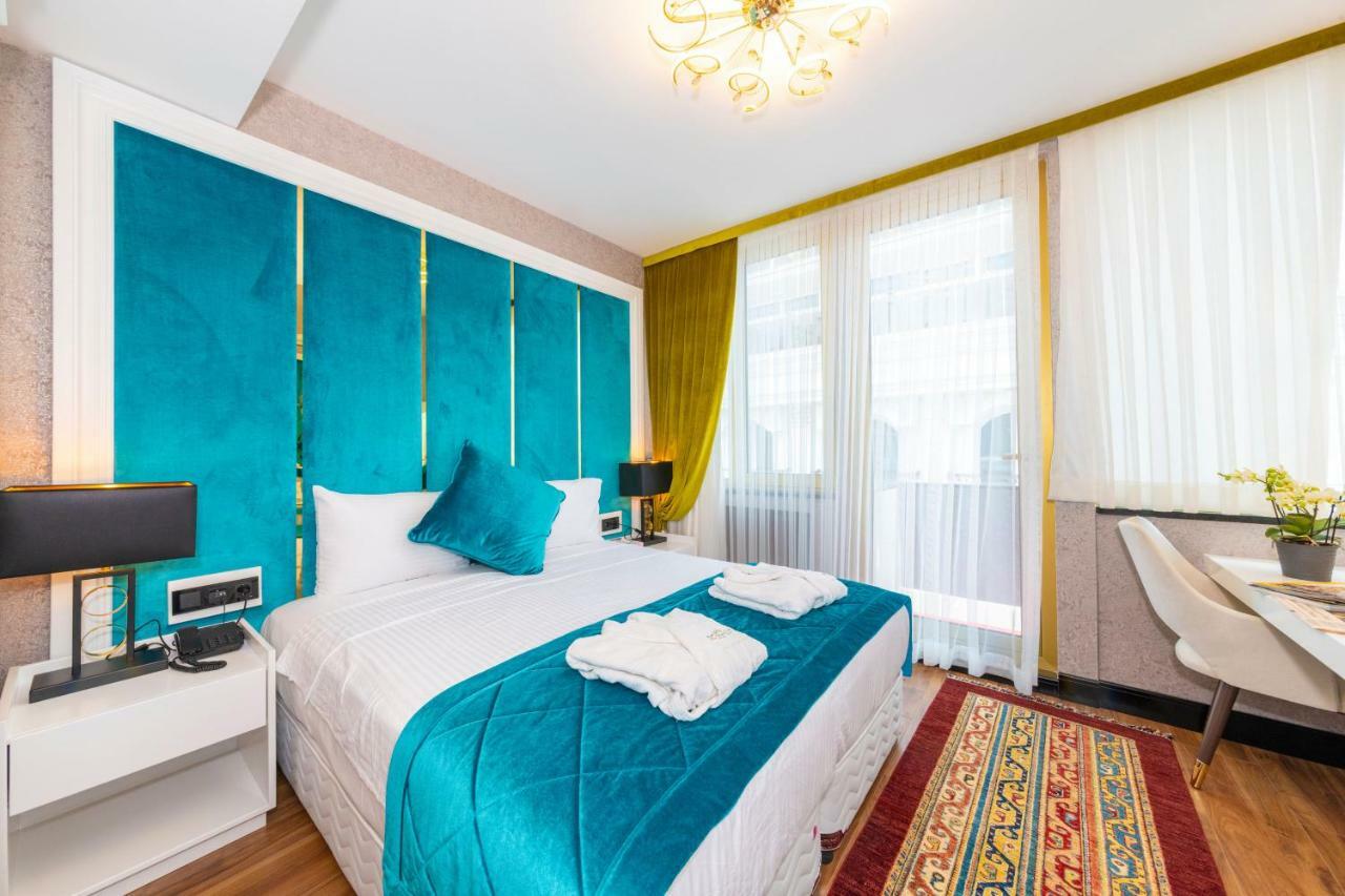Double Room with Balcony and Sea View