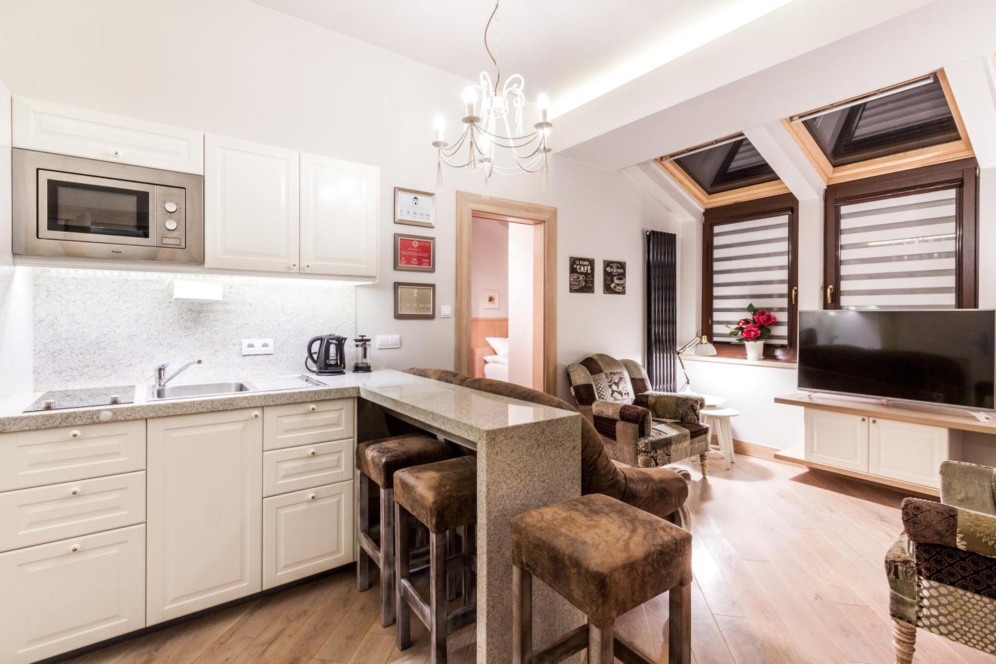 Luxury Apartment with Jacuzzi and Sauna (4 Adults)