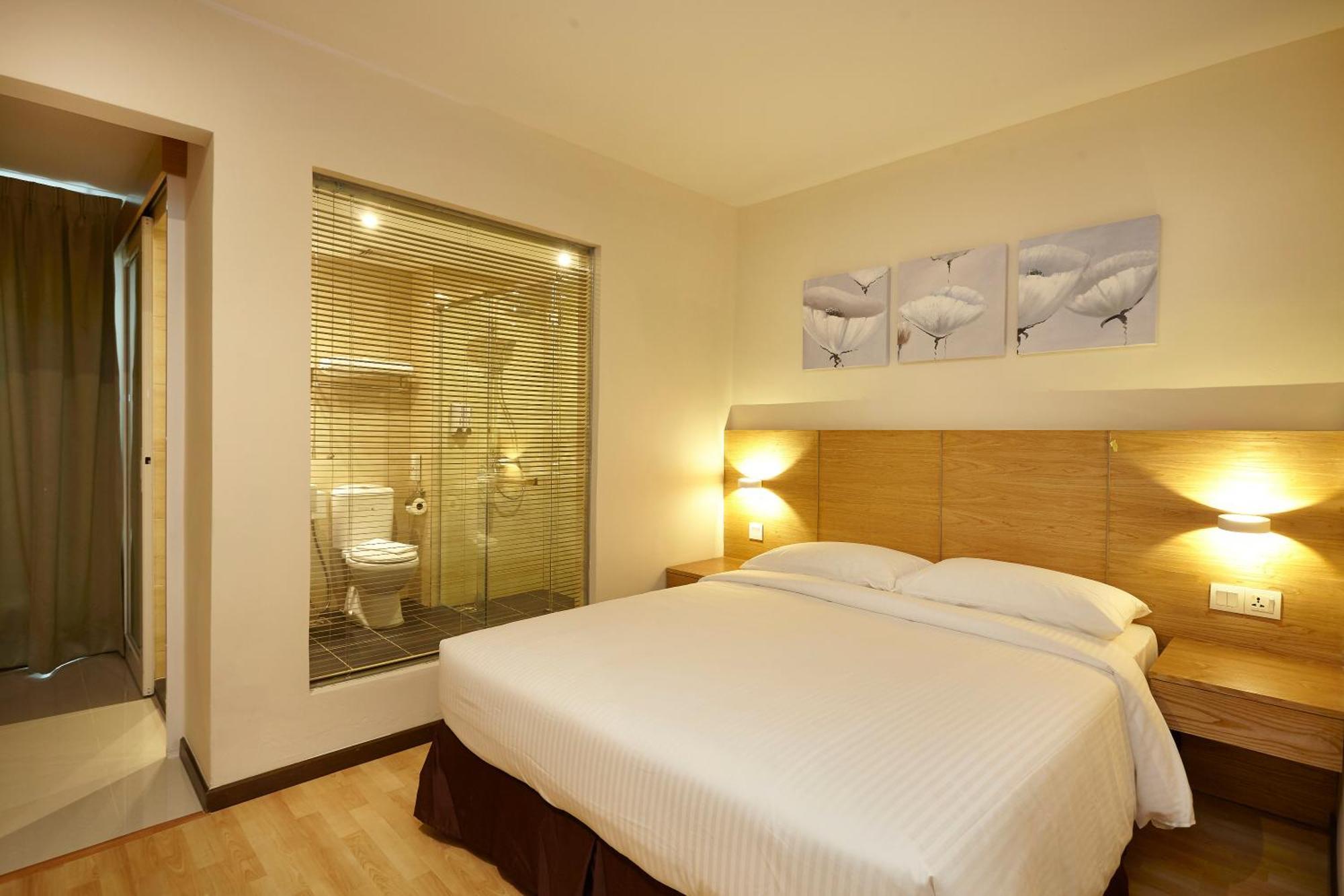 Deluxe Queen Room