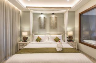 Honeymoon Suite with Lagoon Access