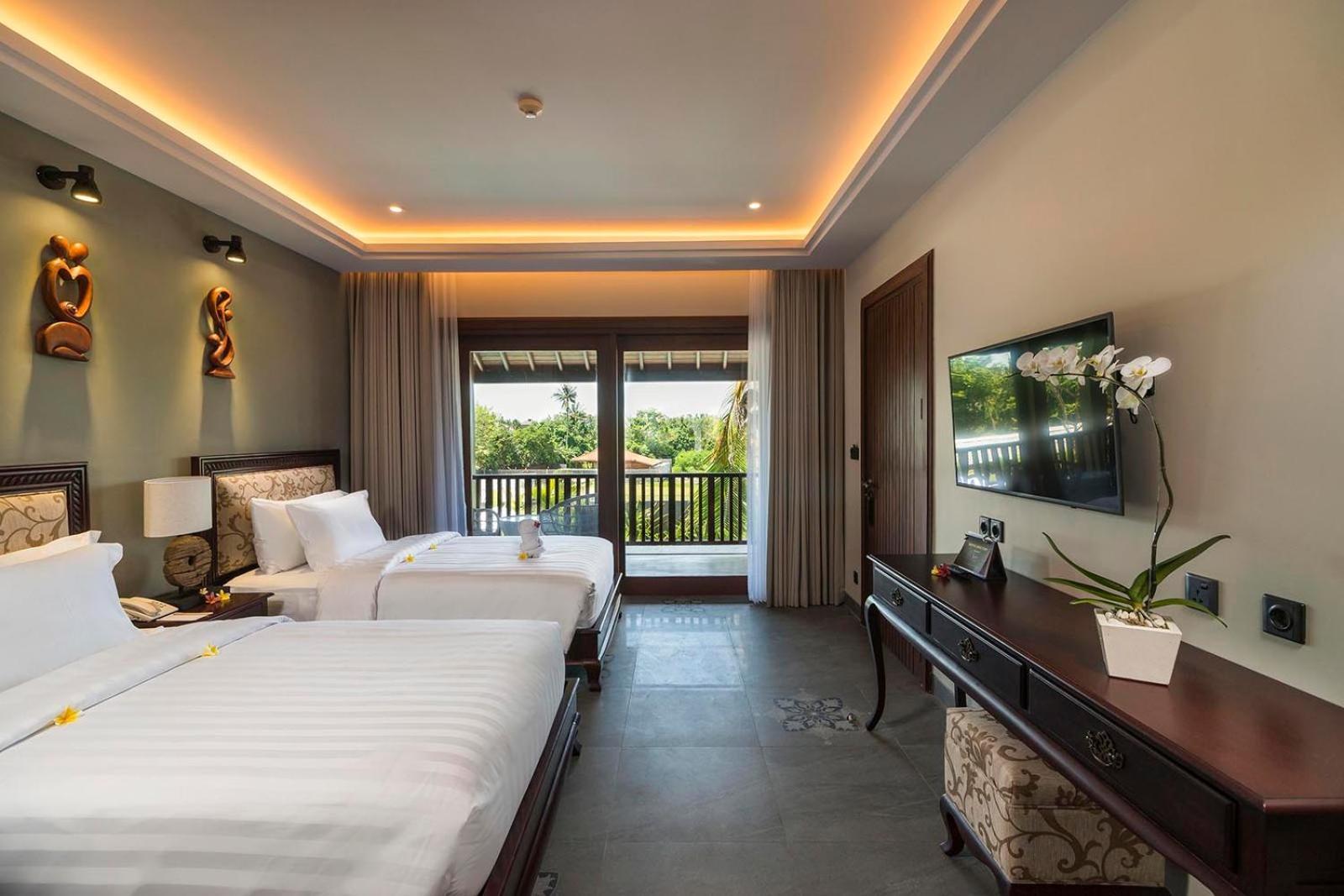 Suite Twin Room with Pool View