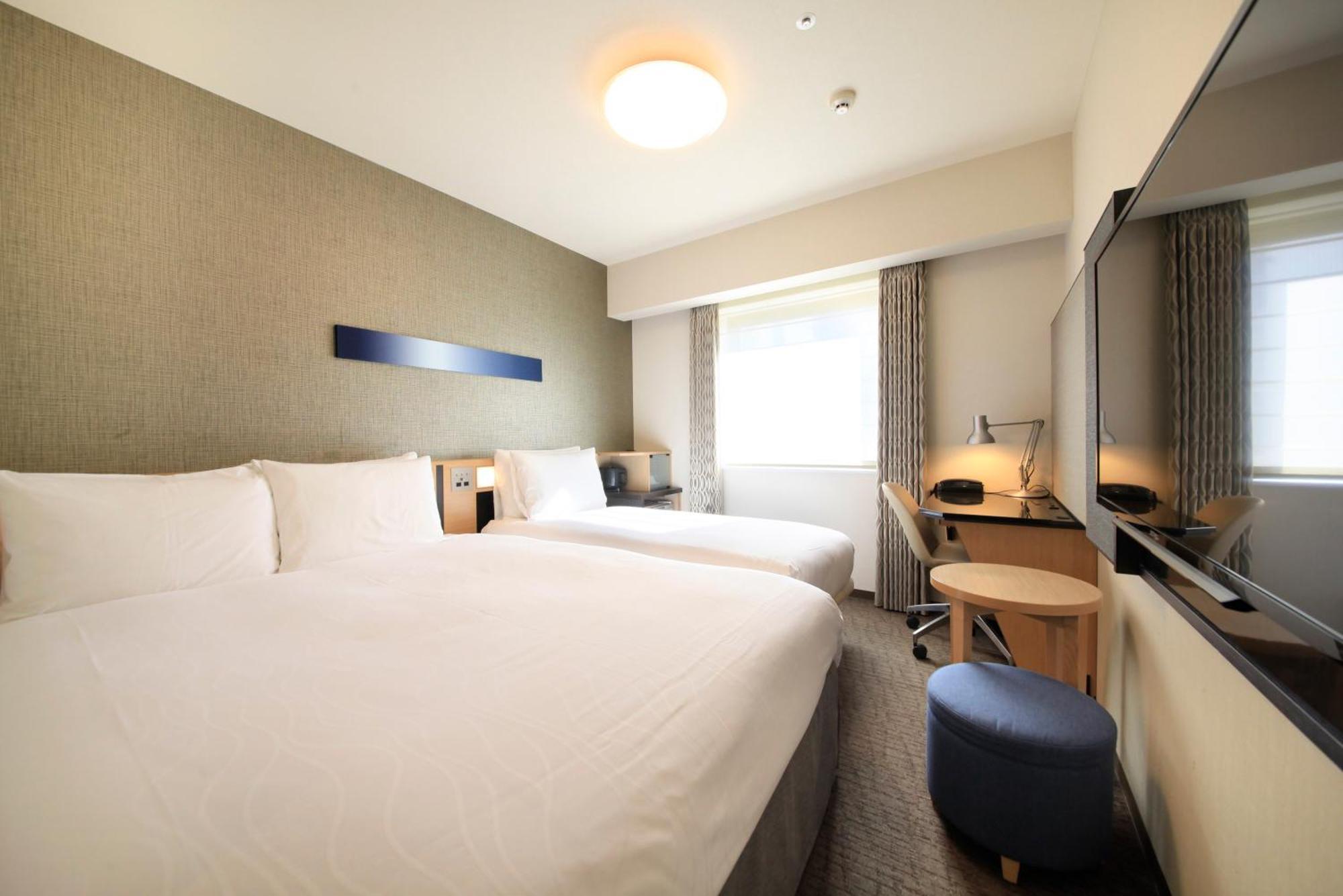 Small Twin Room - Non-Smoking