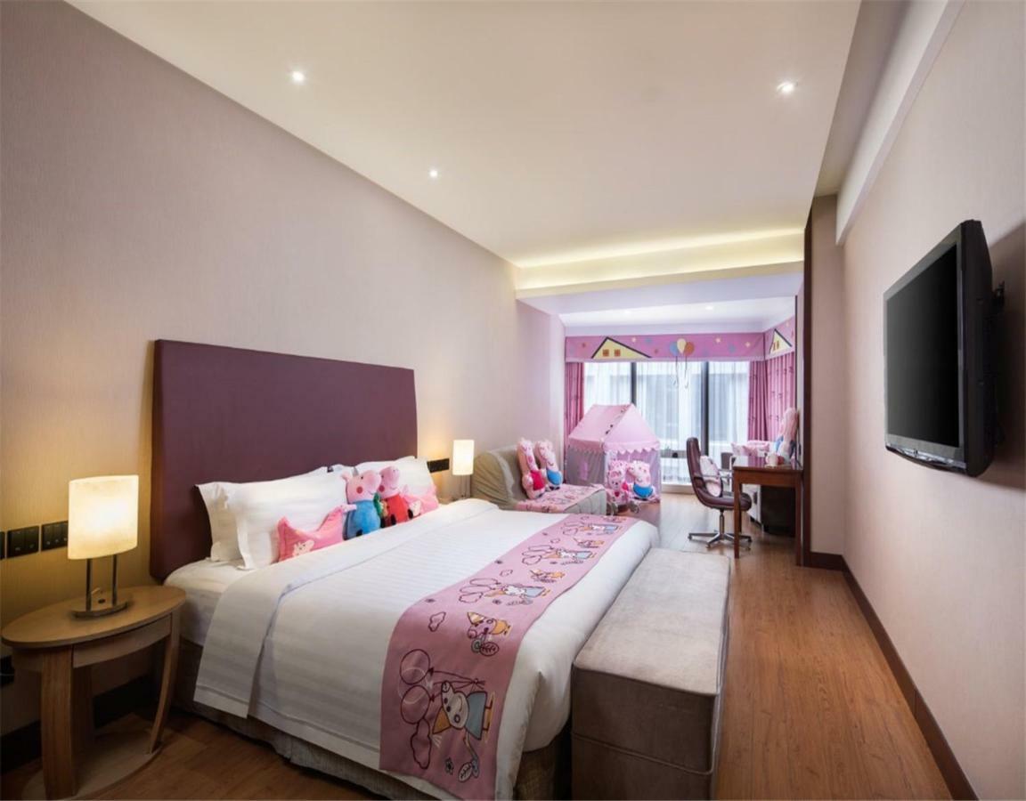 Deluxe King Room - Non-Smoking