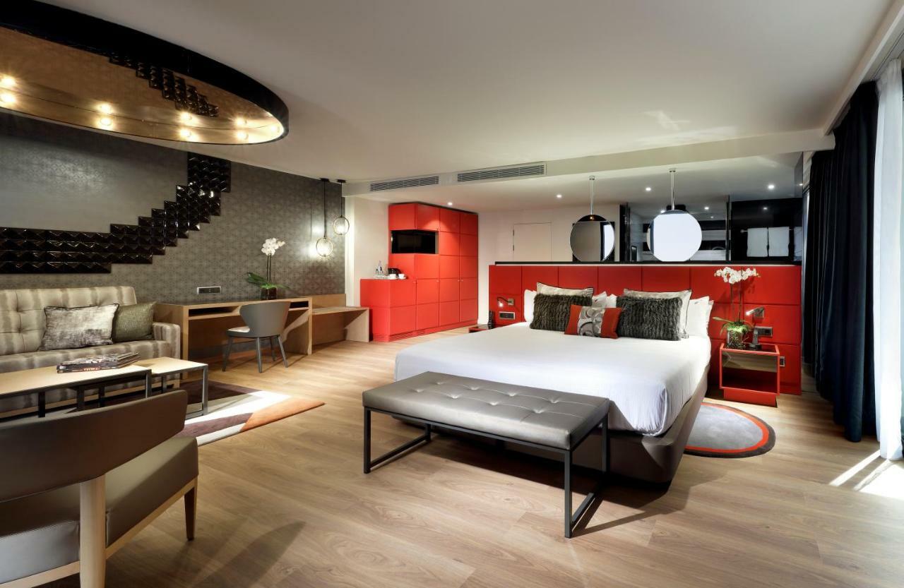 Silver Suite Studio with Jetted Tub