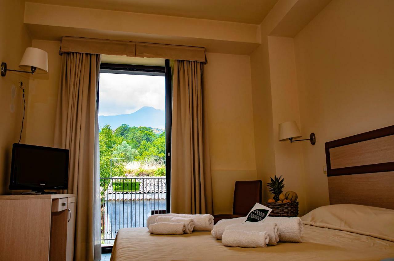 Triple Room with Mountain View