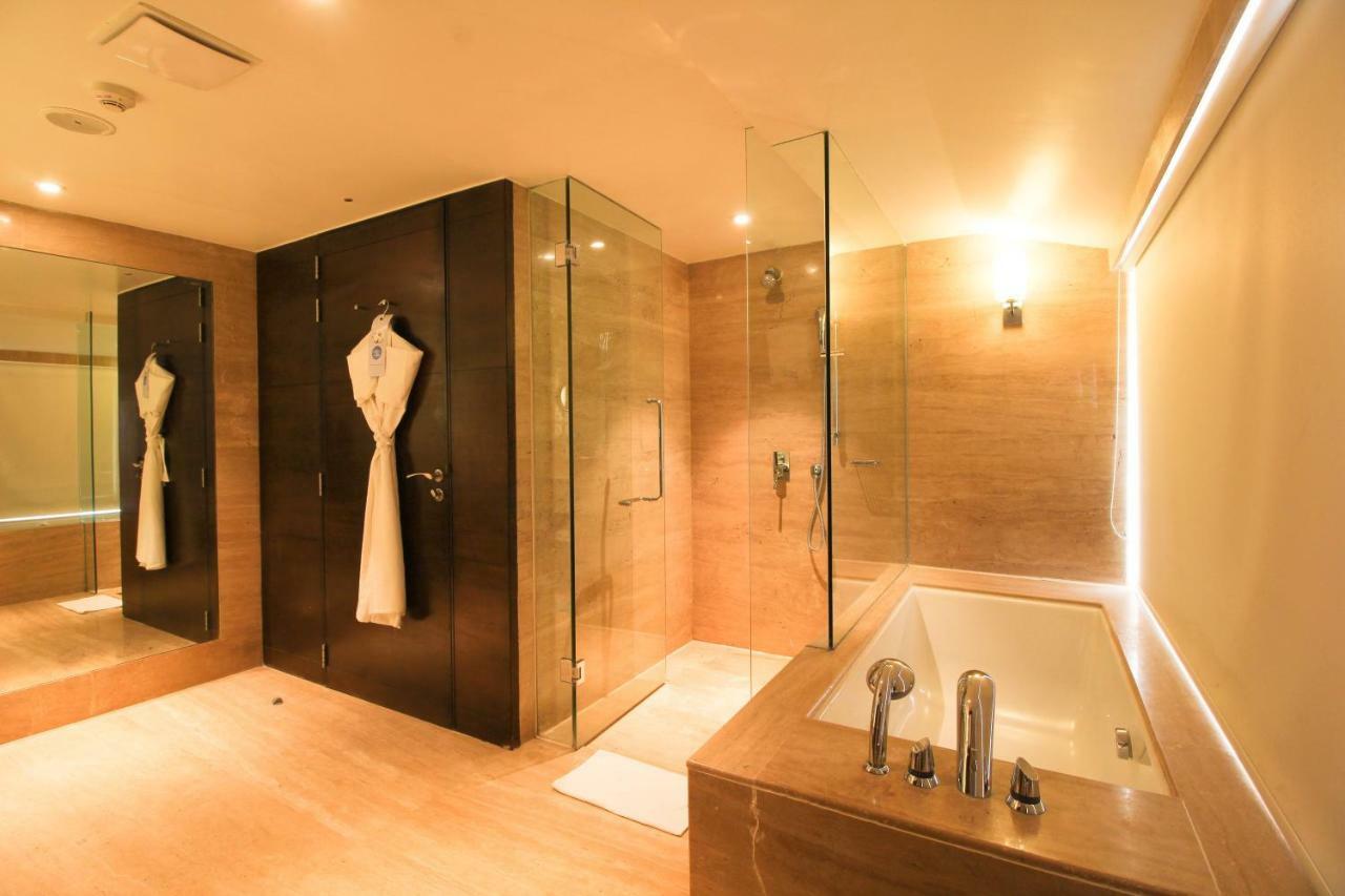 Elegance Suite  - INR 500 Credit on SPA per stay - Happy Hours 1+1 (5pm to 7pm) - 15% Discount on Food & Beverages - 10% Discount on One way Local transfers