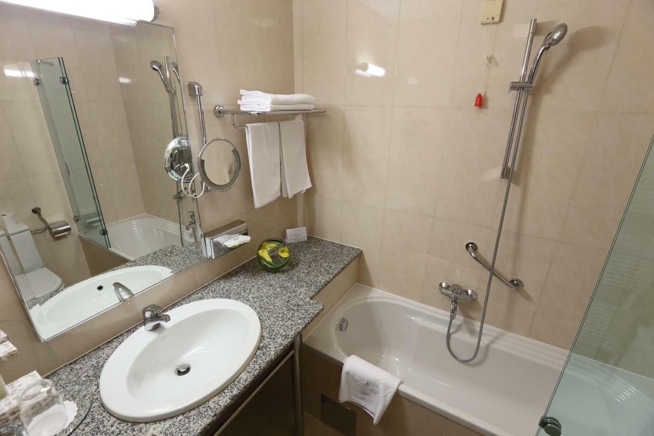 Double or Twin Room with Balcony and Lake View