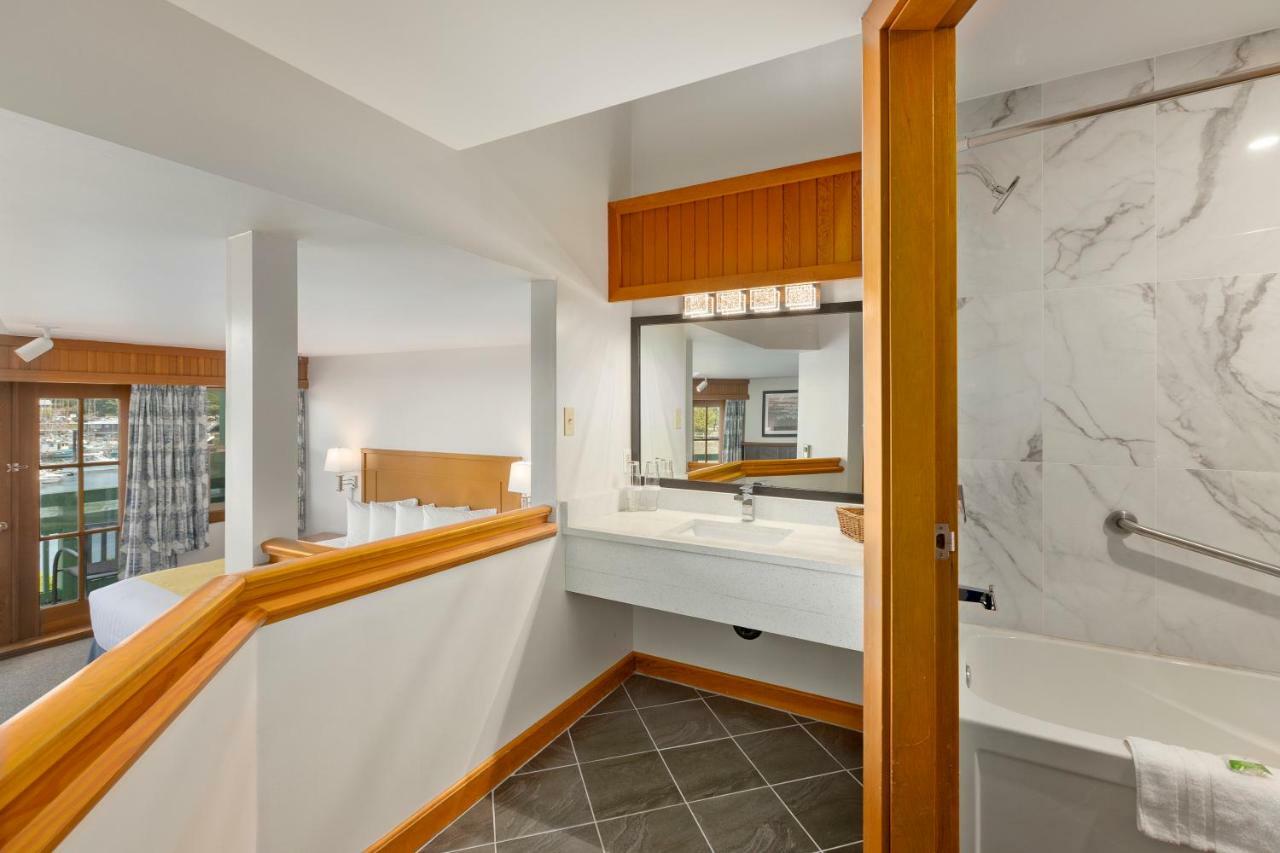 Harbor Assistant Master Suite