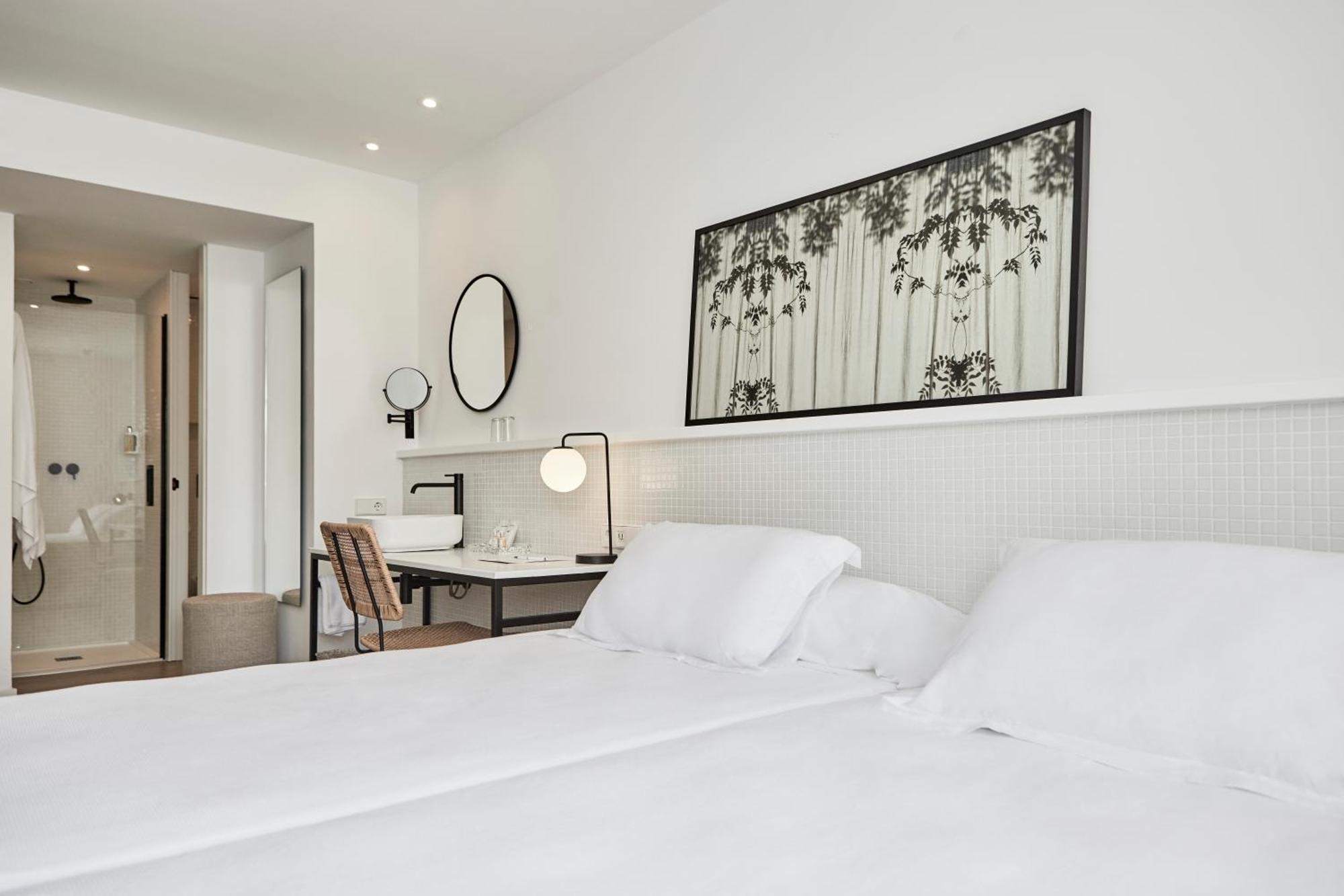 Triple Room with Balcony (2 Adults + 1 Child)