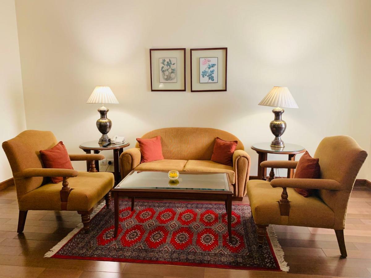 Deluxe Suite with Living Room
