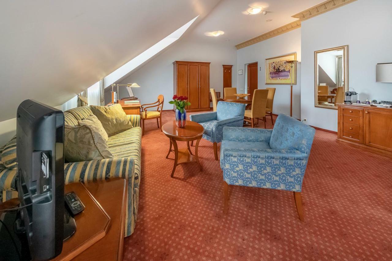 Deluxe Family Suite