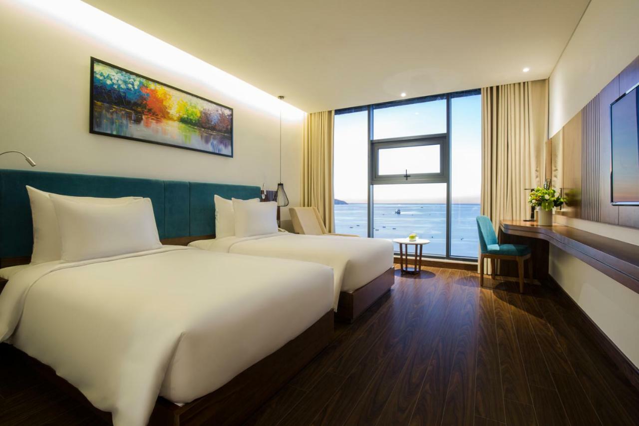 Premier Twin Room with Ocean Front