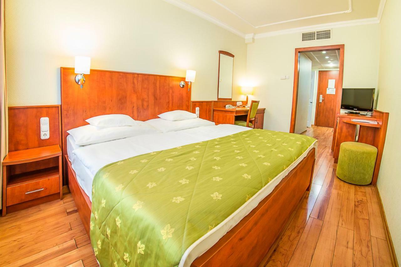Standard Queen Room without Balcony - Main Building