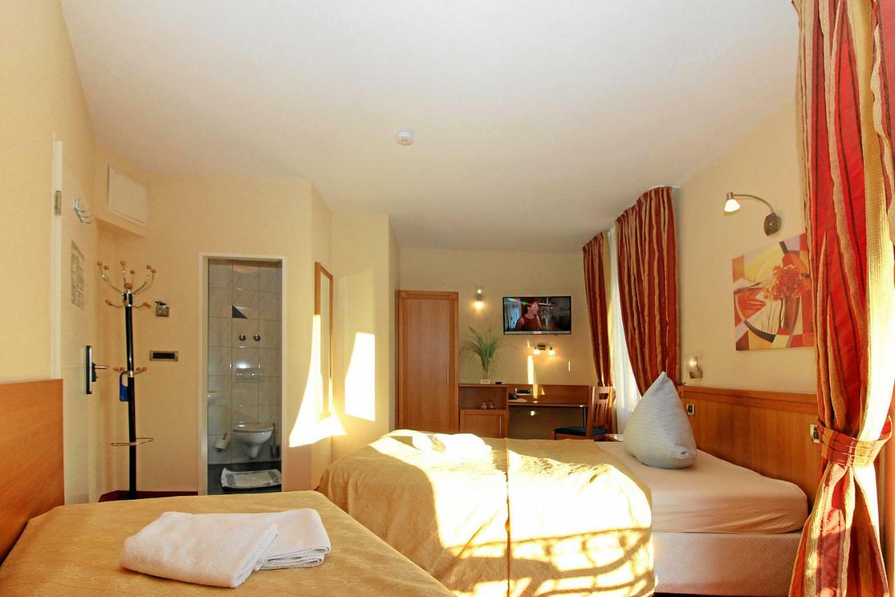 Basic Triple Room