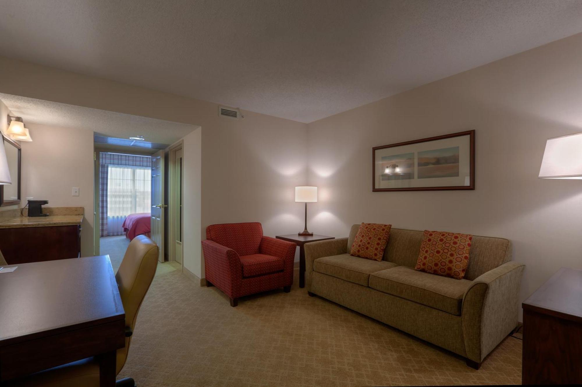 One-Bedroom Queen Suite with Two Queen Beds - Non-Smoking