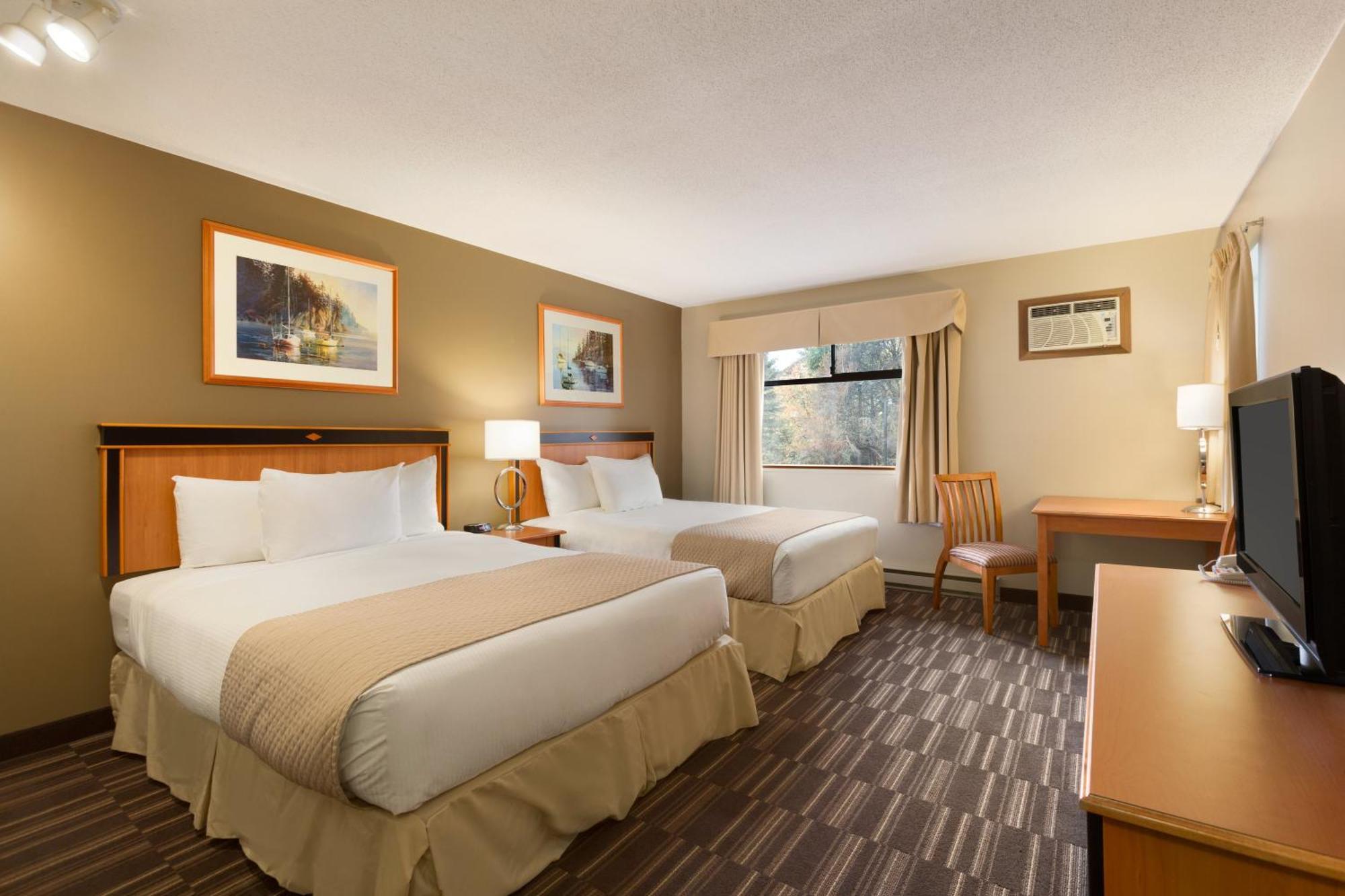 Deluxe Queen Room with Two Queen Beds (Lobby Level)
