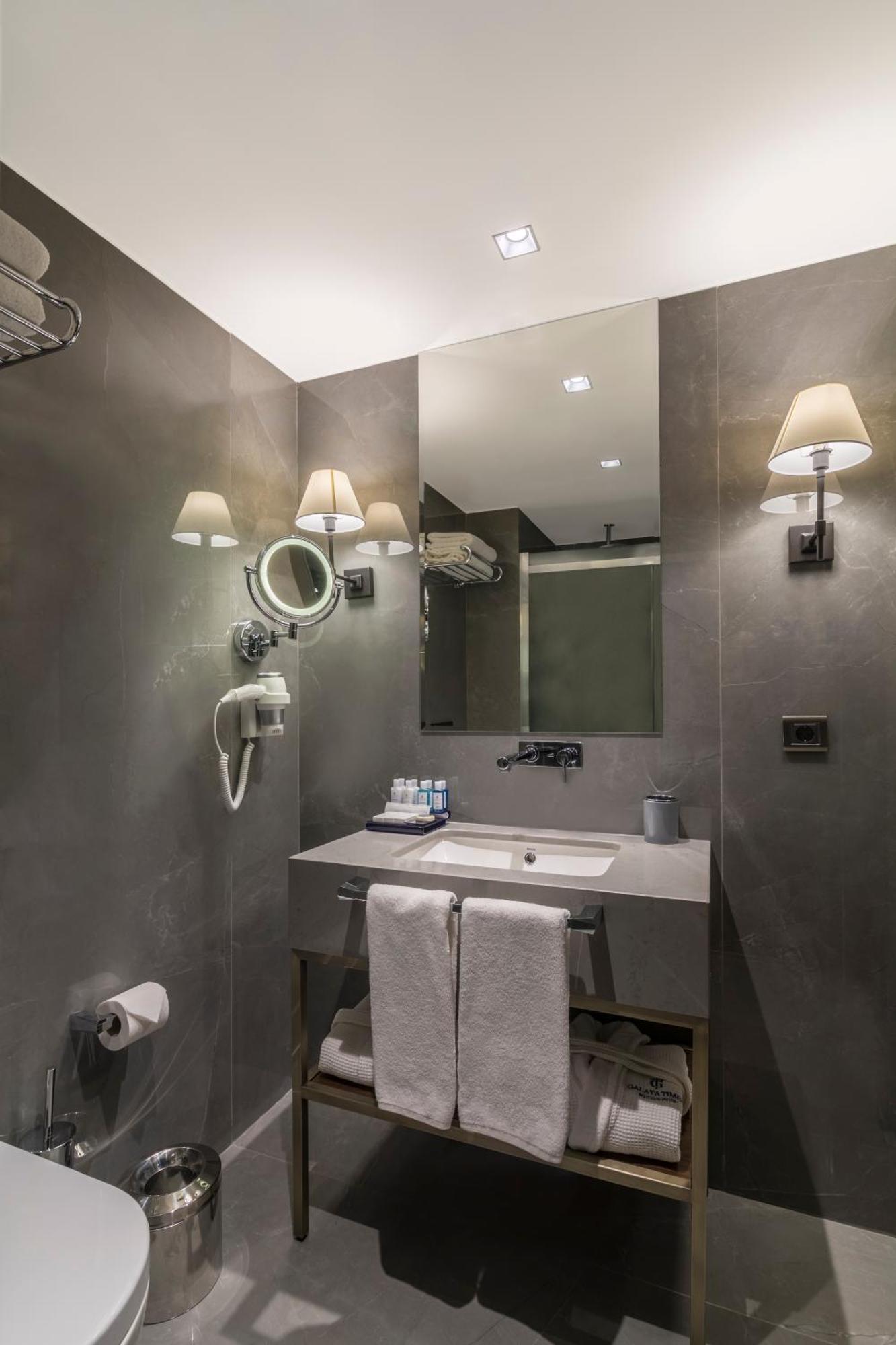 Deluxe Double or Twin Room with Balcony