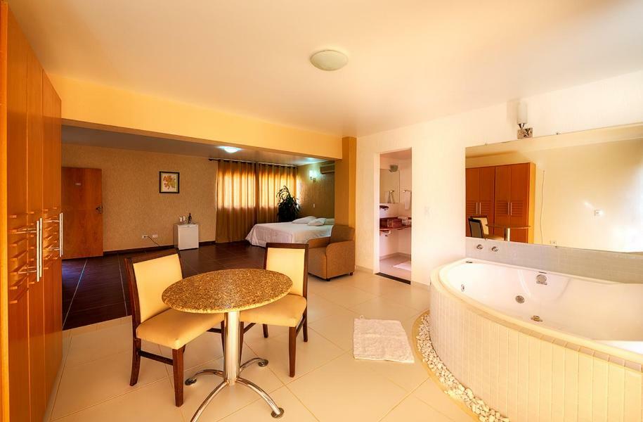 Deluxe Suite with Spa Bath