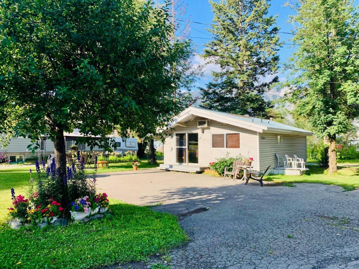 Two-Bedroom Cottage 8