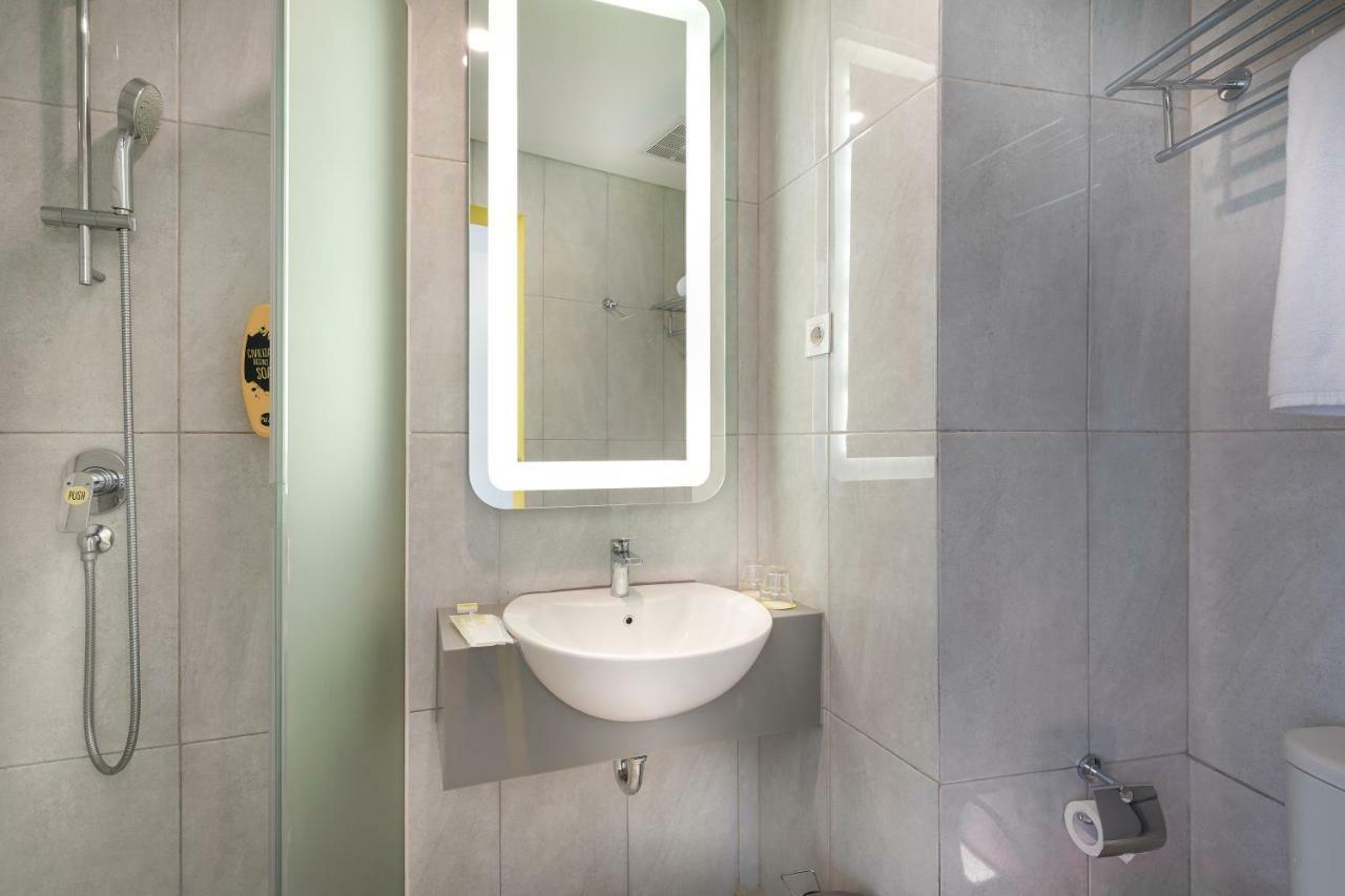 Deluxe Double or Twin Room with City View