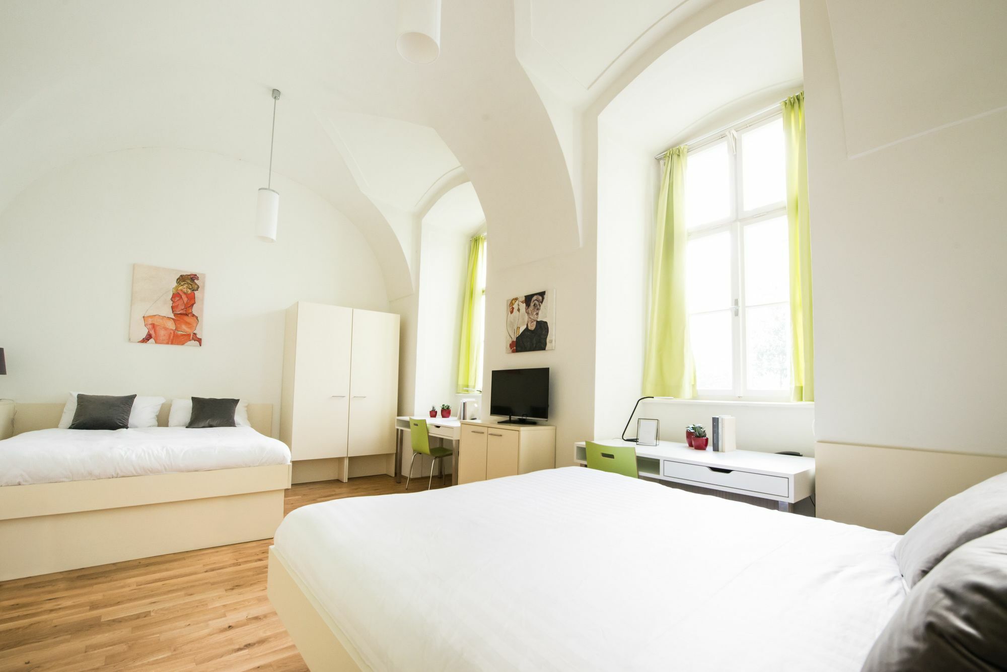 Studio (4 Adults)