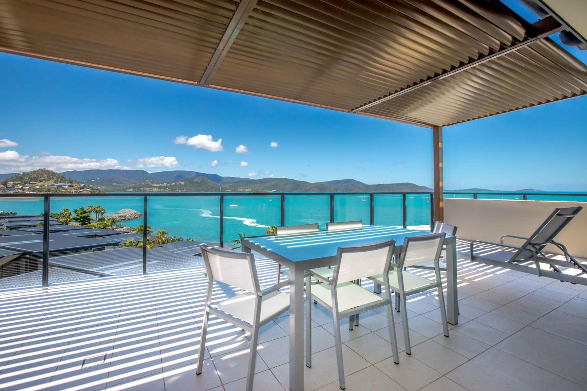 Executive One-Bedroom Apartment with Ocean View and Private Pool