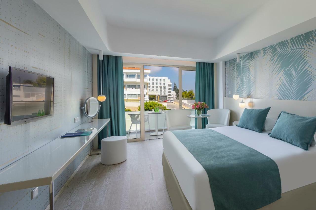 Superior Room with Private Outdoor Hot Tub