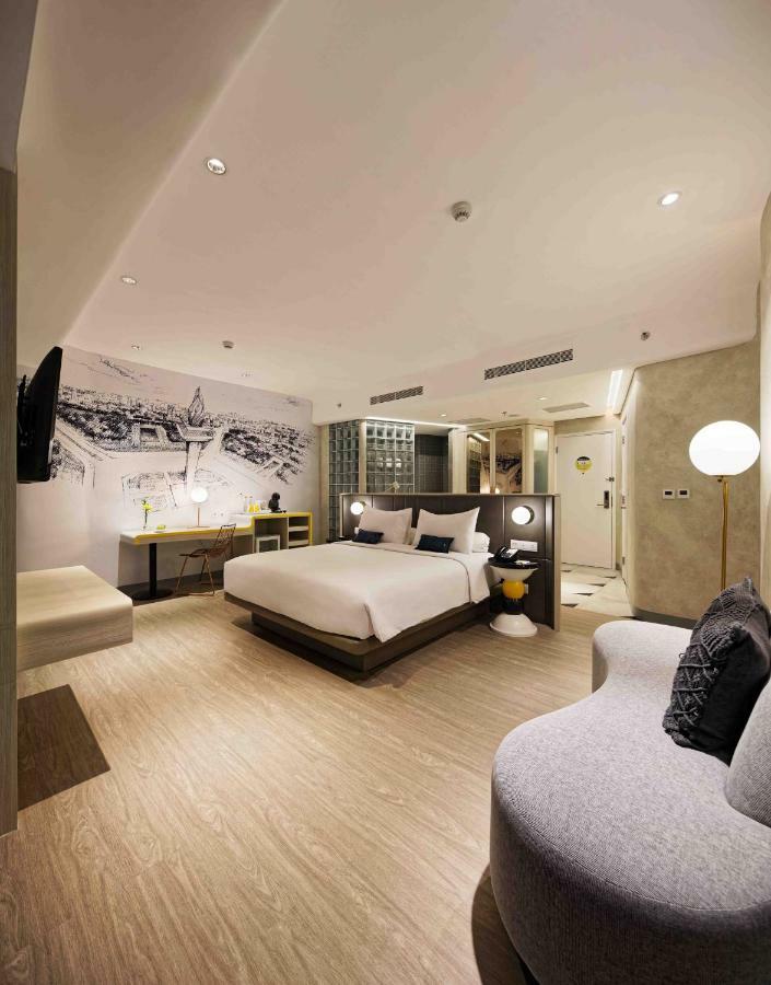 Yello Suite Room