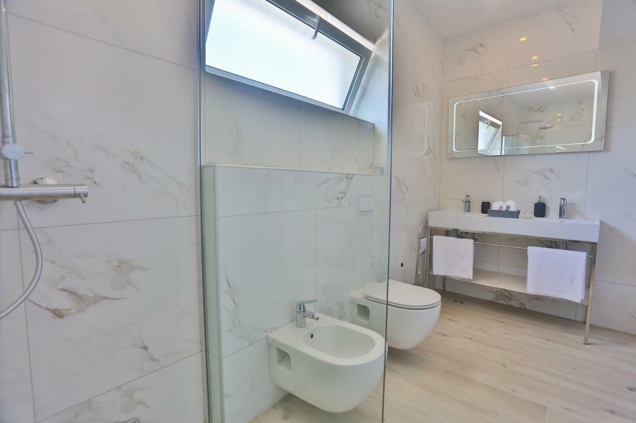 Deluxe Double Room with Balcony and Sea View