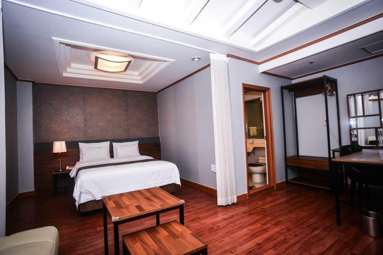 One-Bedroom Suite