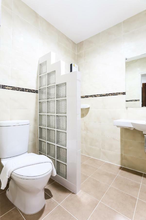 Standard Twin Room with STREET VIEW