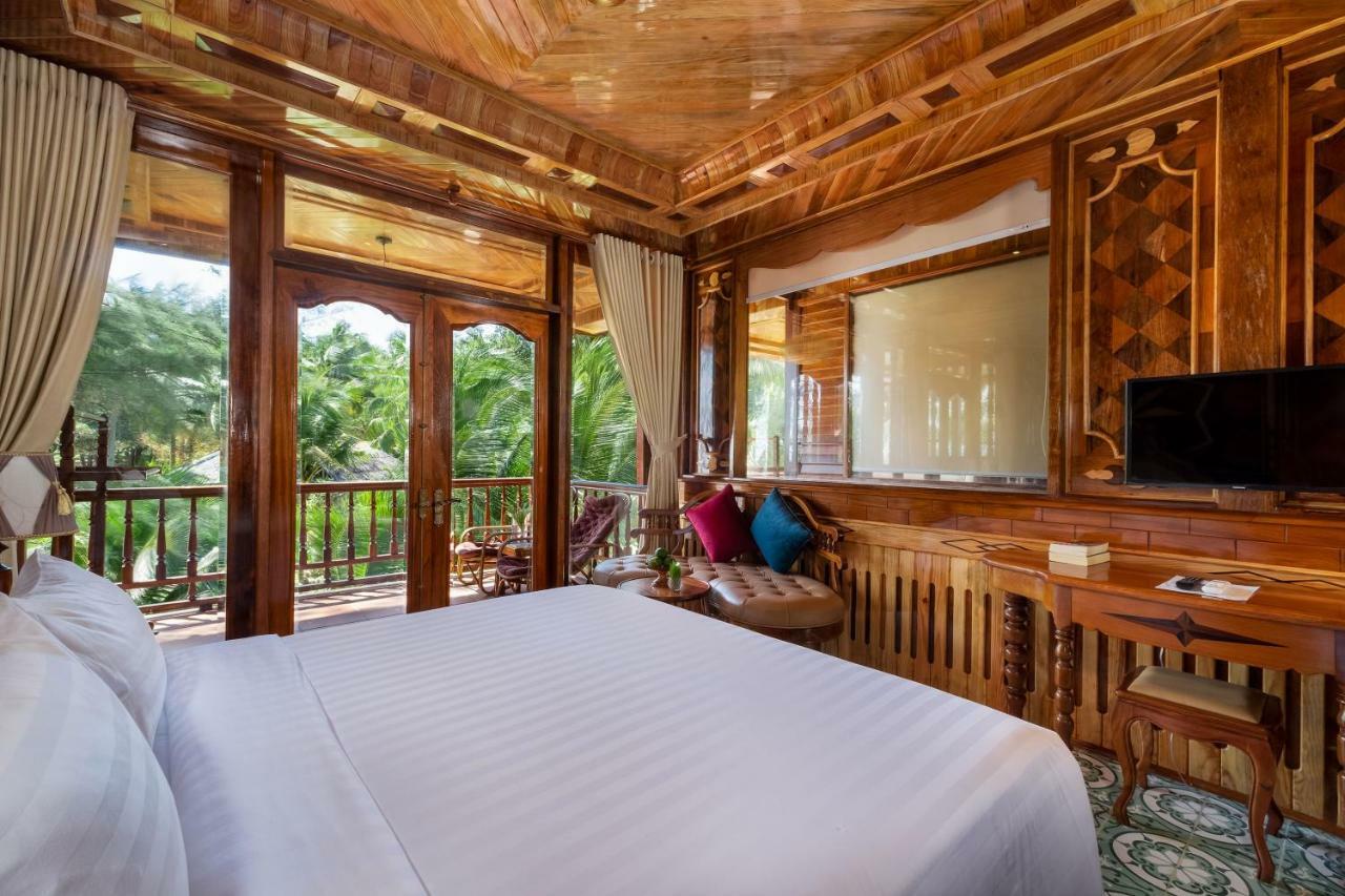 Double or Twin Room with Partial Sea View