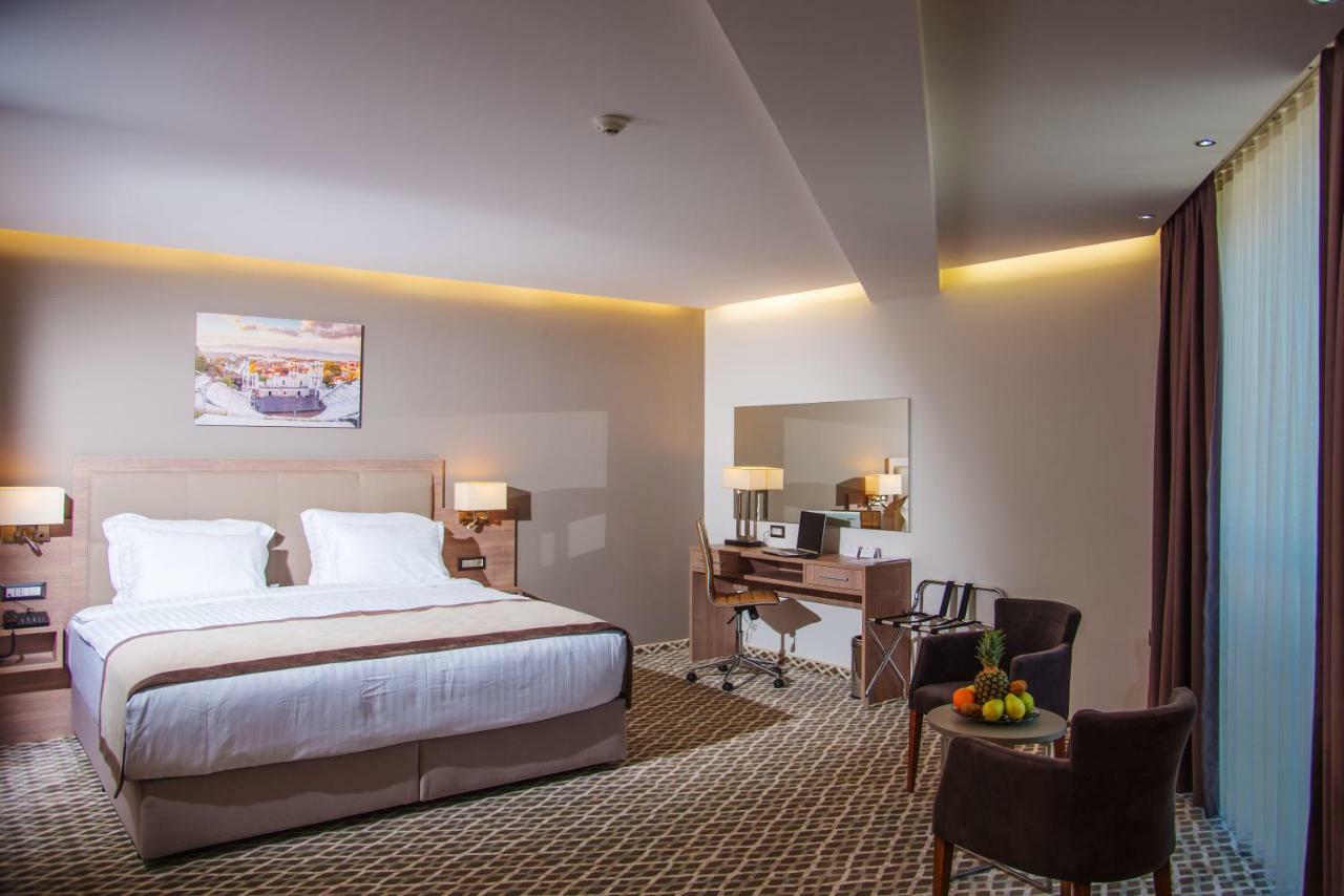 Deluxe King Room - Non-Smoking