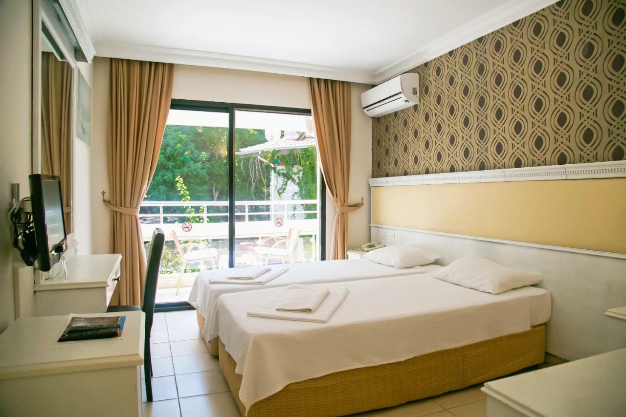 Double or Twin Room with Mountain View