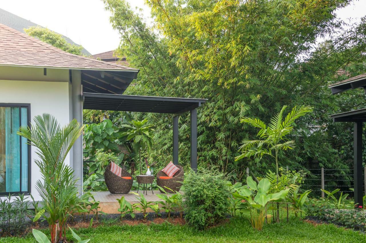Villa with Garden View