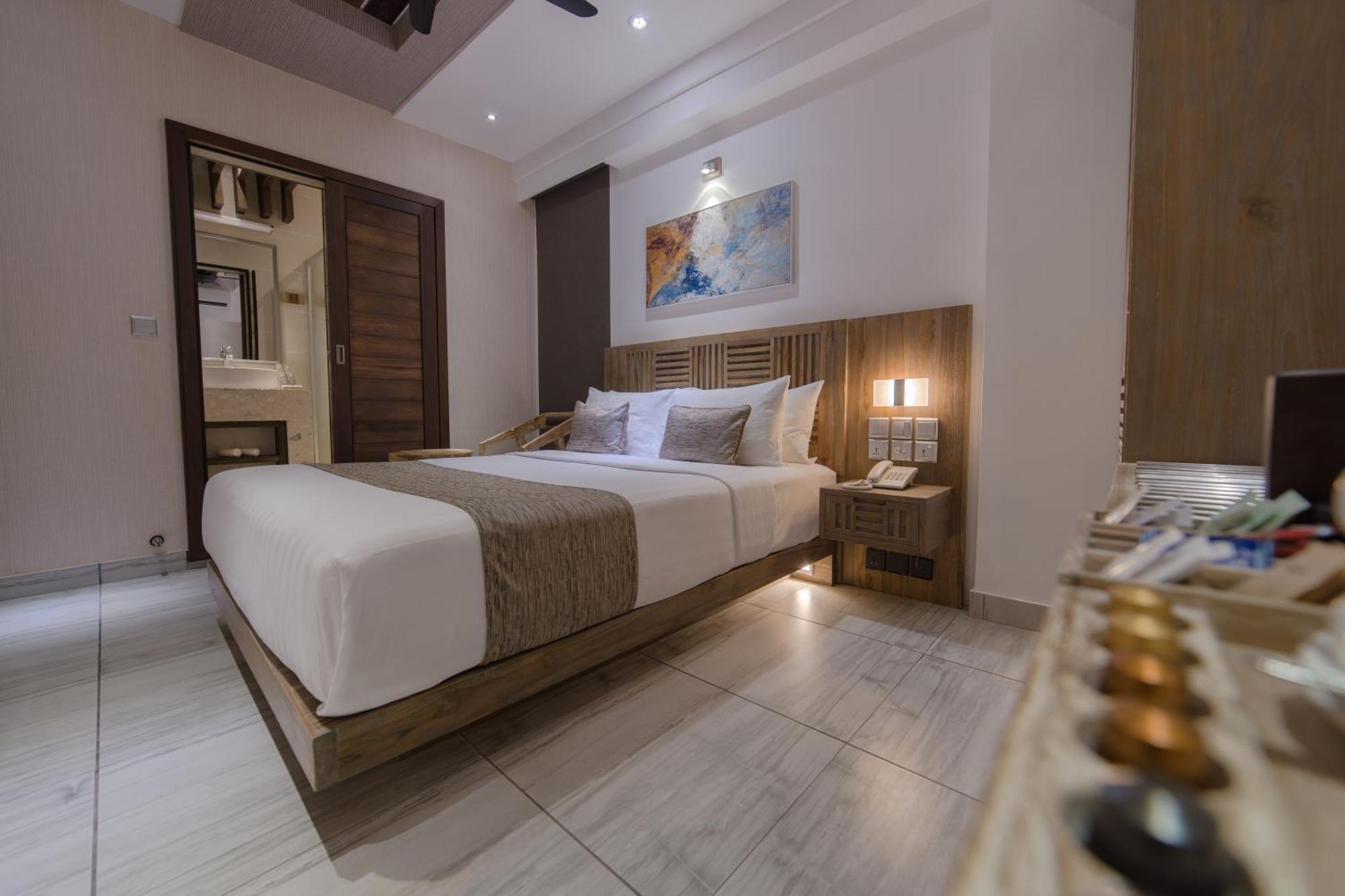 Deluxe Double Room (Free Return Airport Transfer)
