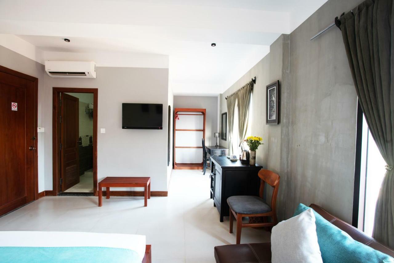 Triple Room with Pool View