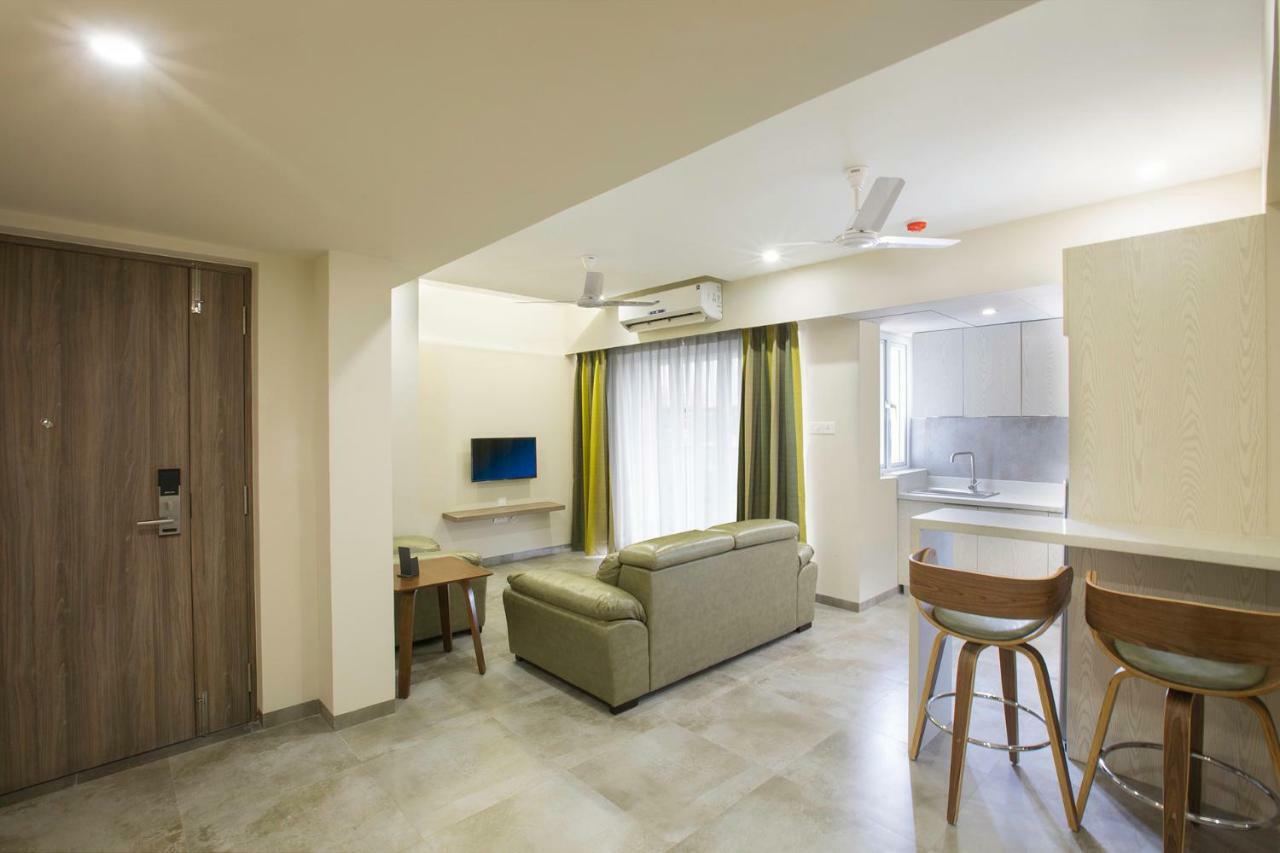 Floressa Residence Suite Room with Balcony