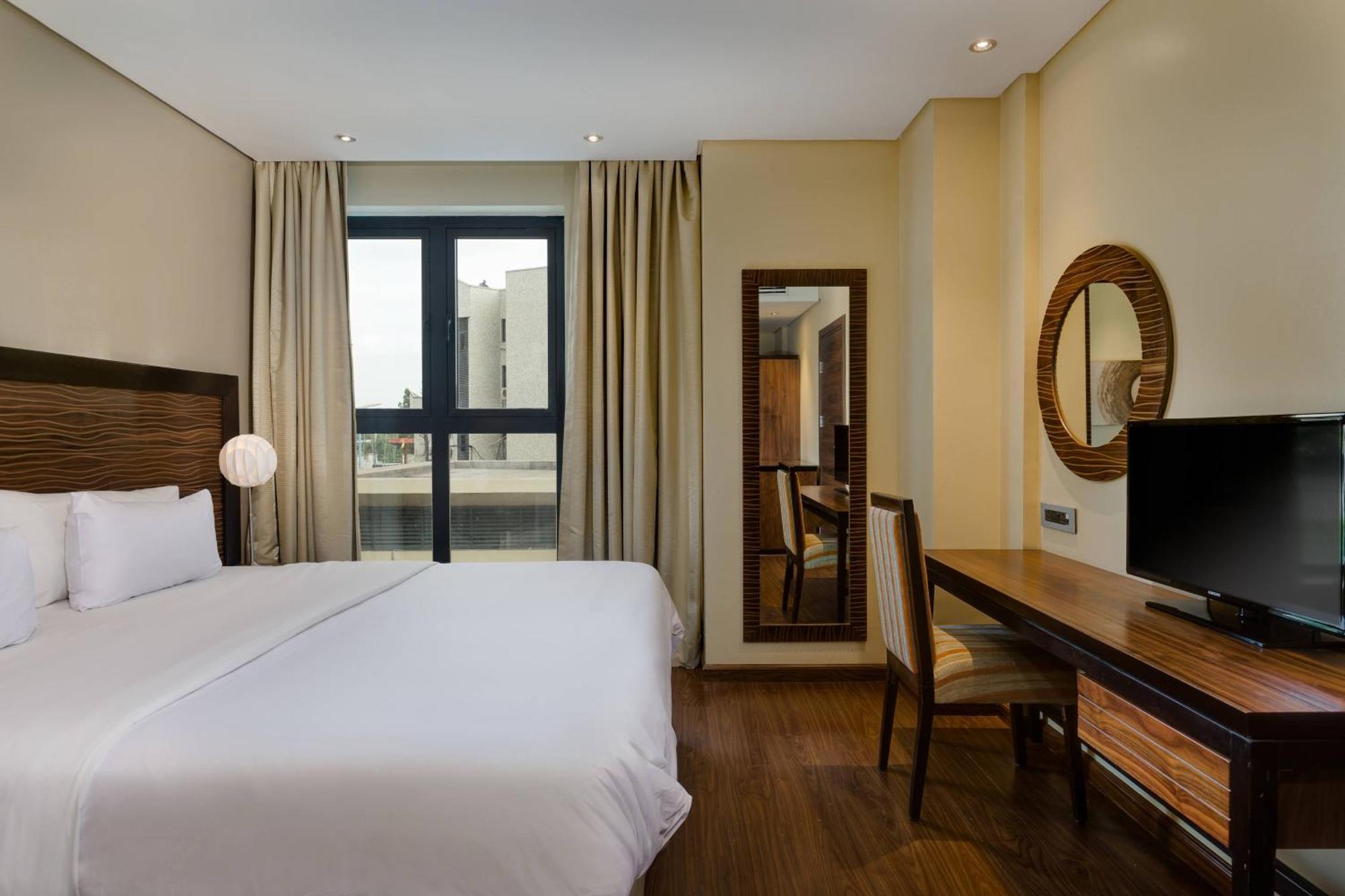 Deluxe Queen Room