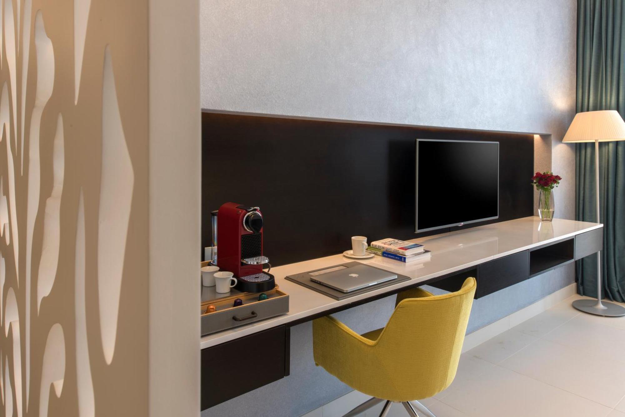 Deluxe Studio