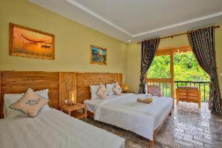 Deluxe Family Room