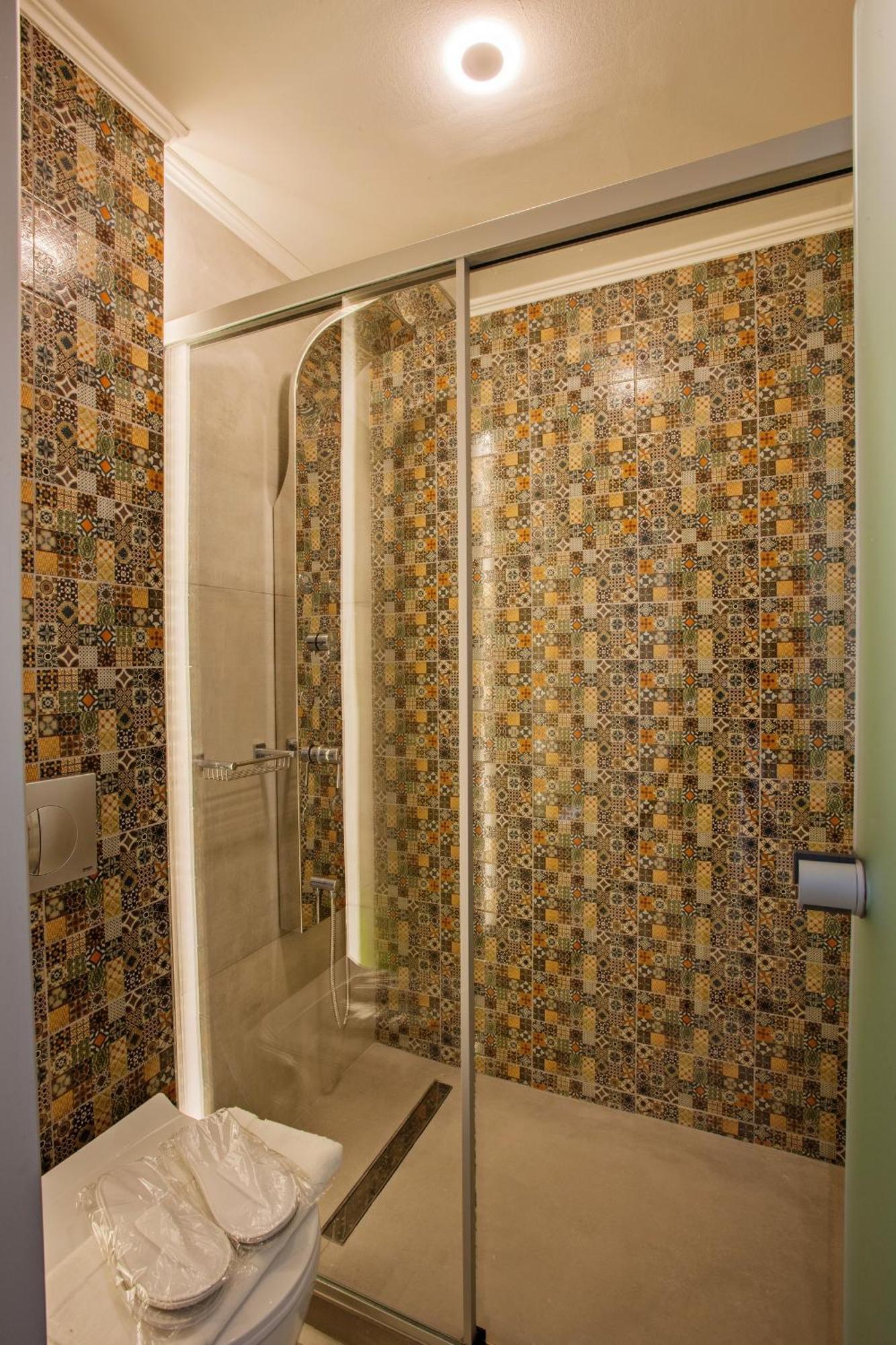 Suite with Pool View - Split Level